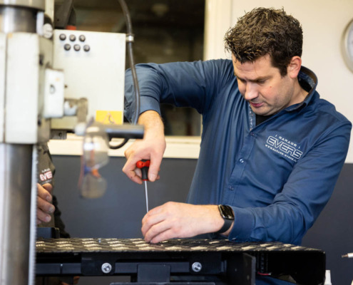 Treeplank voor bedrijfsbus door Garage Evers in Ederveen